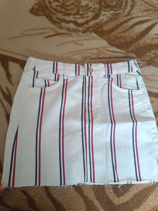Falda Bershka Talla L Rayas Blancas/Rojas/Azules