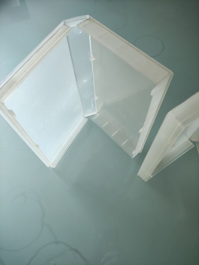 ESTUCHES PARA CINTAS DE VIDEO VHS.