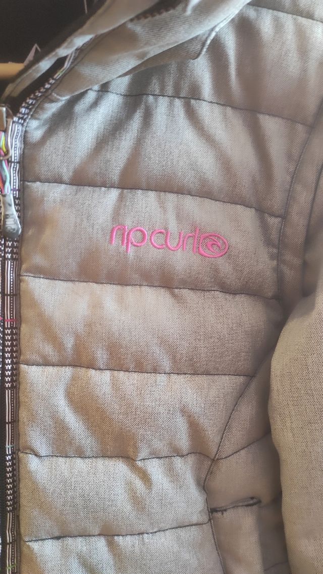 Chaqueta Rip Curl chica gris y rosa