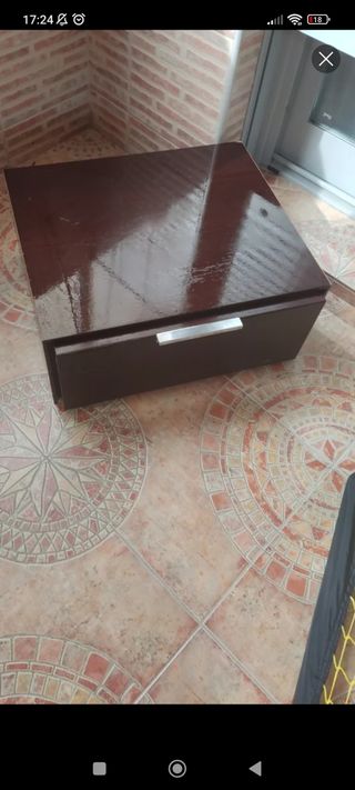 3 mesitas de madera con cajón. 