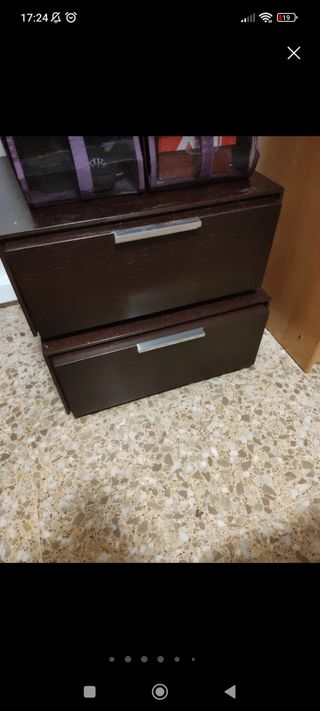 3 mesitas de madera con cajón. 