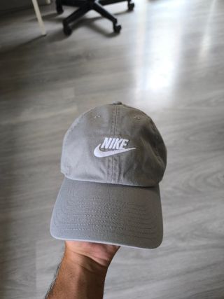 Gorra Nike Gris