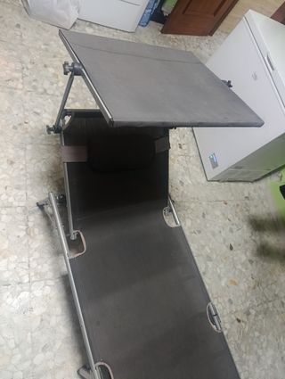 Butaca piscina con sombrilla gris