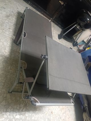 Butaca piscina con sombrilla gris