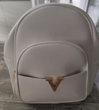 Zainetto donna bianco con dettagli oro.