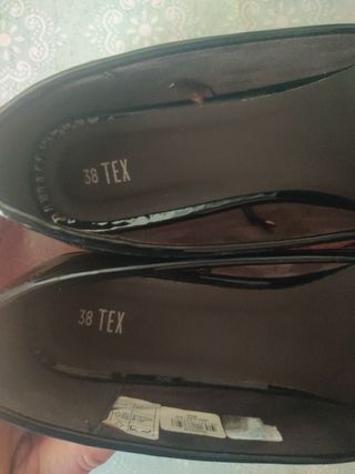 Zapatos negros de mujer con flecos
