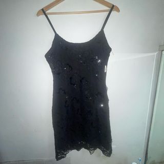 Abito nero elegante con paillettes