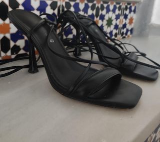 Sandalias diseño tiras cruzadas poco uso
