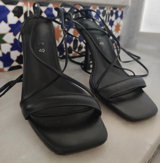 Sandalias diseño tiras cruzadas poco uso