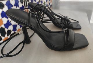 Sandalias diseño tiras cruzadas poco uso