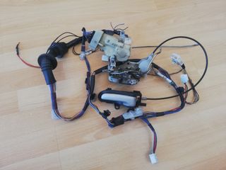 Serratura porta anteriore sinistra Toyota Yaris 