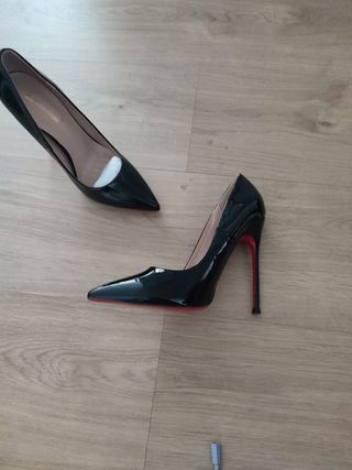 Zapatos de tacón negros charol