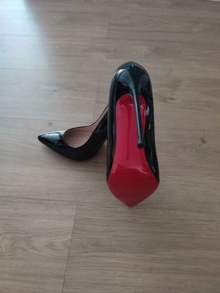 Zapatos de tacón negros charol
