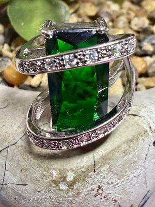Anillo Plata Ley Cristal Verde y Circonitas