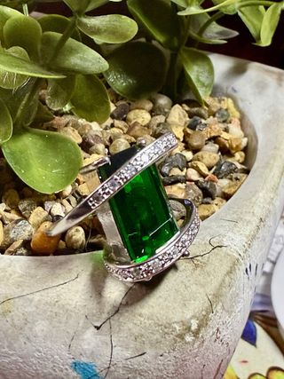 Anillo Plata Ley Cristal Verde y Circonitas