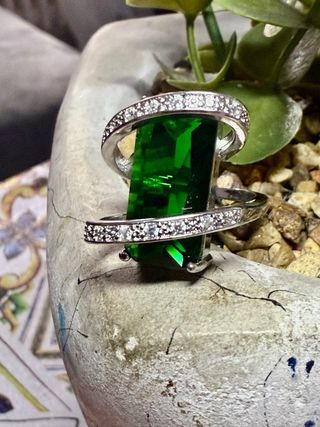 Anillo Plata Ley Cristal Verde y Circonitas