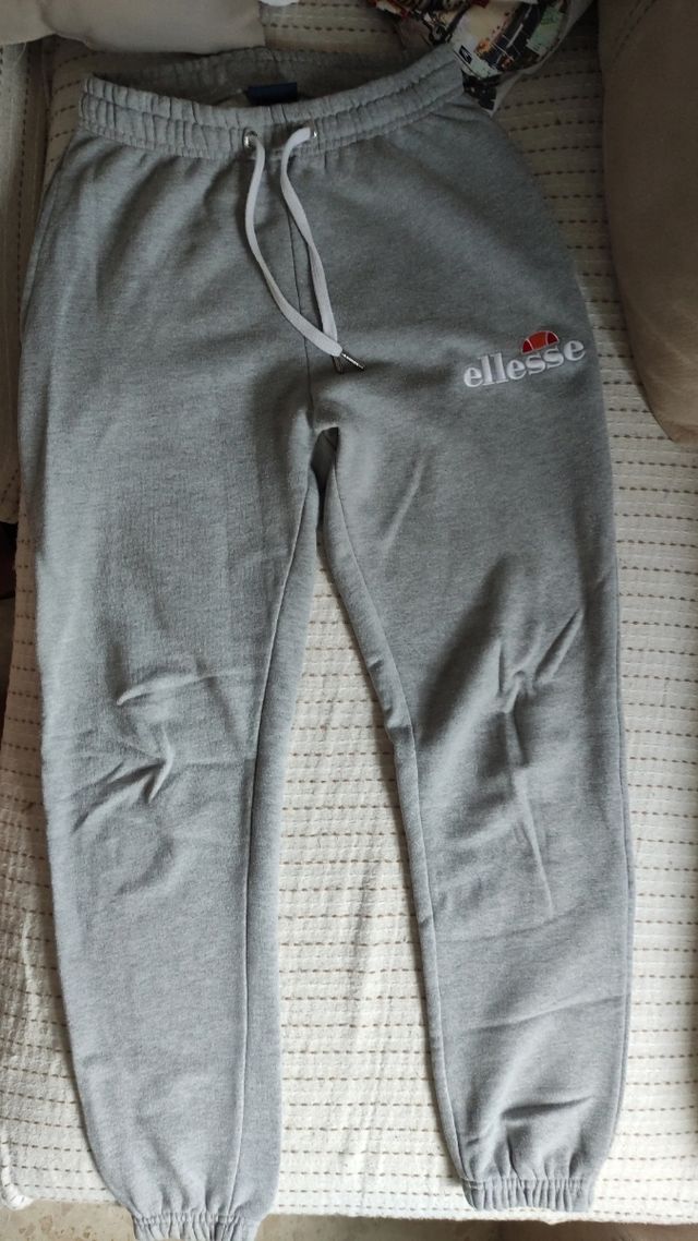 Pantalón deportivo gris ellesse talla M