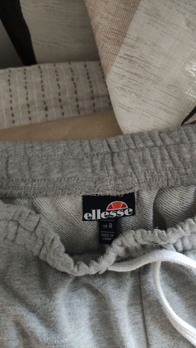 Pantalón deportivo gris ellesse talla M