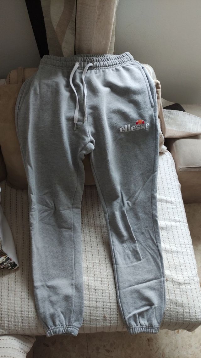 Pantalón deportivo gris ellesse talla M