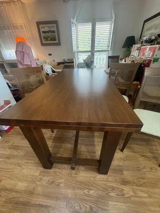 Mesa de comedor de madera con 6 sillas como nuevo