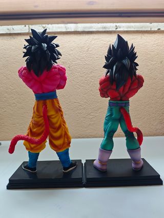 Action Figure Goku e Vegeta SSJ4 30cm