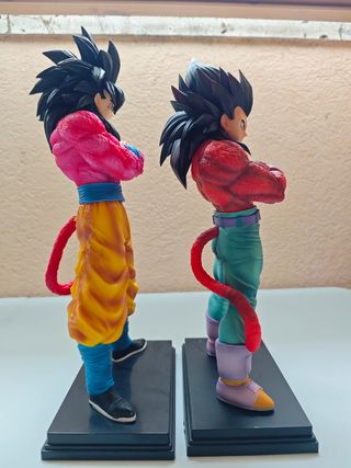Action Figure Goku e Vegeta SSJ4 30cm