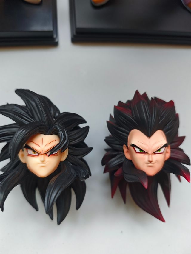 Action Figure Goku e Vegeta SSJ4 30cm