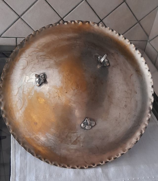 Vassoio in ottone decorato