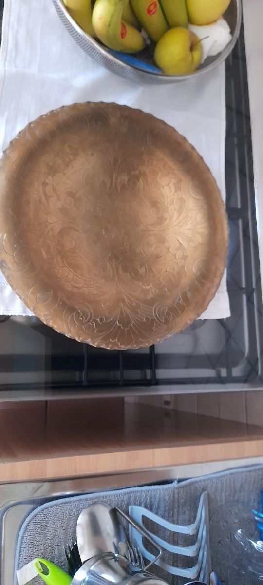 Vassoio in ottone decorato