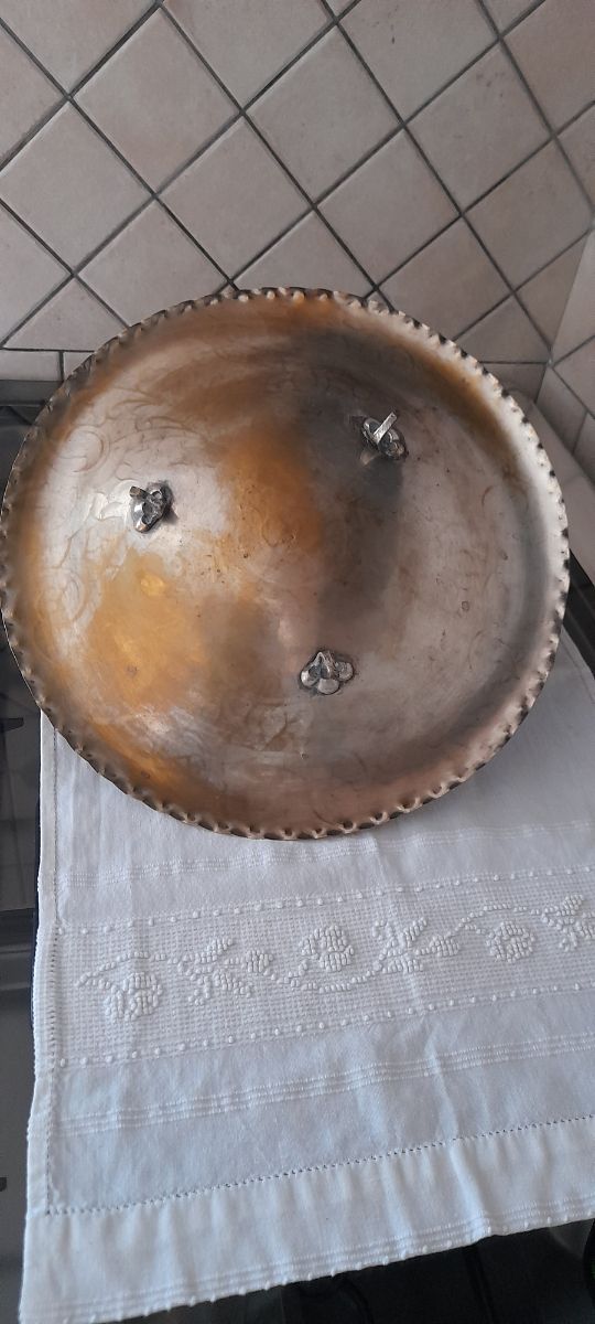 Vassoio in ottone decorato