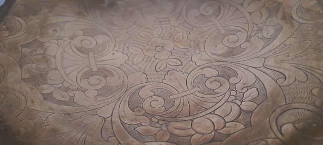 Vassoio in ottone decorato