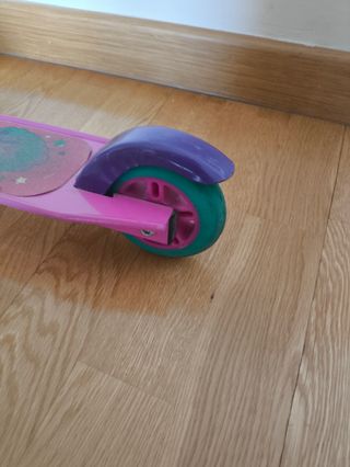 Patinete Decathlon niña morado y verde