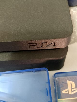 Consola PS4 Negra + 3Juegos FIFA+1 mando