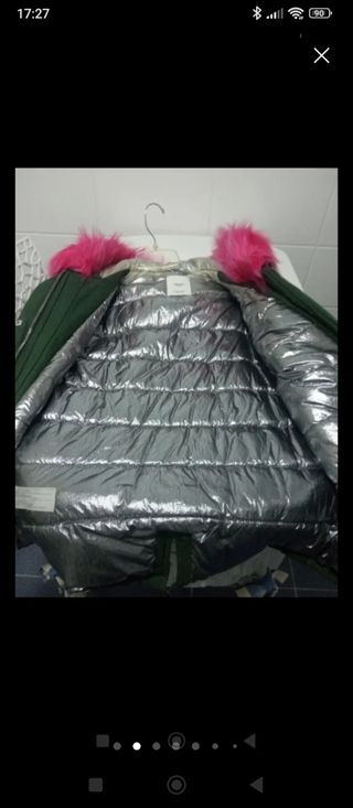 Parka verde Mango con capucha piel sintética rosa