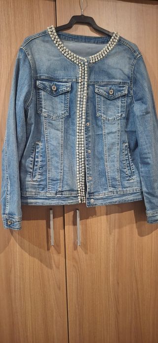 Chaqueta tejana con perlas