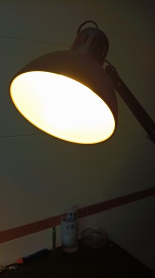 Flexo de trabajo gris y blanco