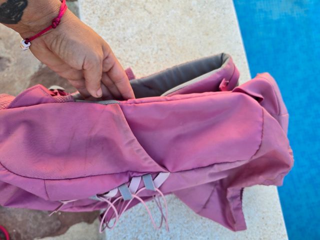 Mochila Quechua Montaña Rosa y Gris