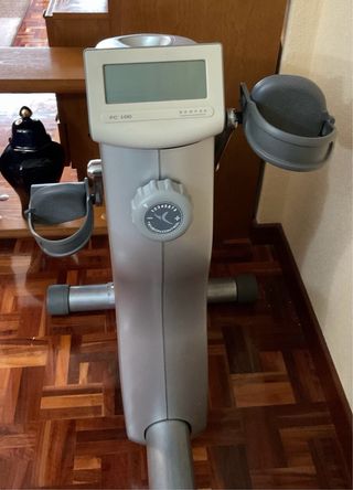 Bicicleta estática con respaldo