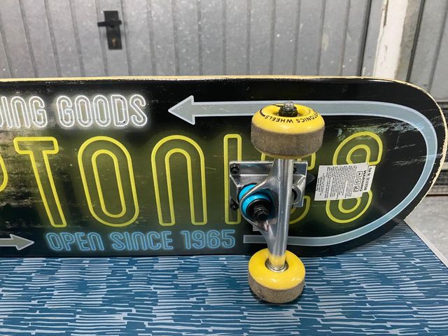 Monopatín Kryptonics casi nuevo