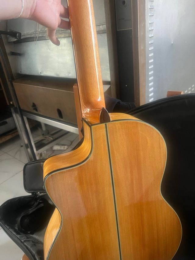 Guitarra Clásica Electrificada Casi Nueva
