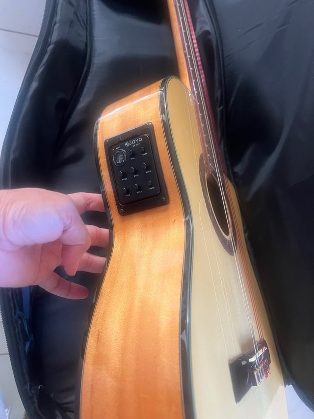 Guitarra Clásica Electrificada Casi Nueva