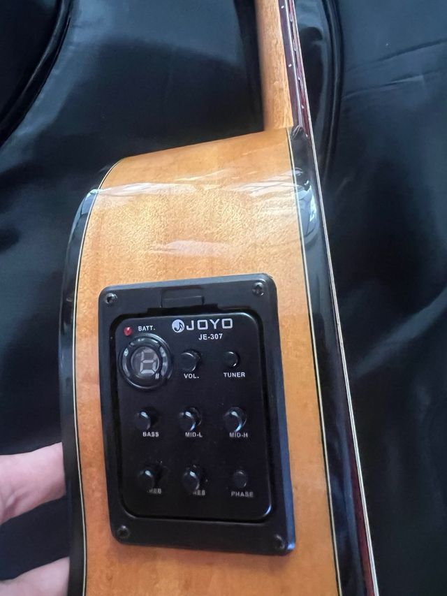 Guitarra Clásica Electrificada Casi Nueva