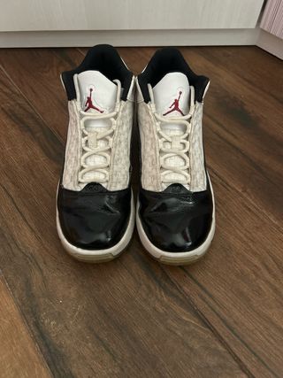Zapatillas Jordan Negras y Blancas