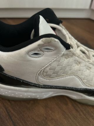 Zapatillas Jordan Negras y Blancas