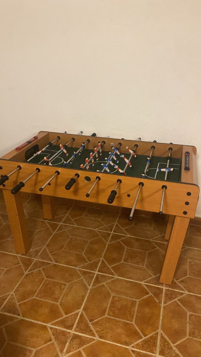 Futbolín de madera
