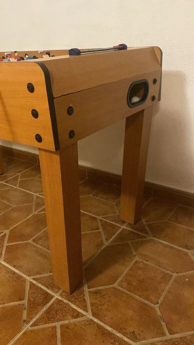 Futbolín de madera