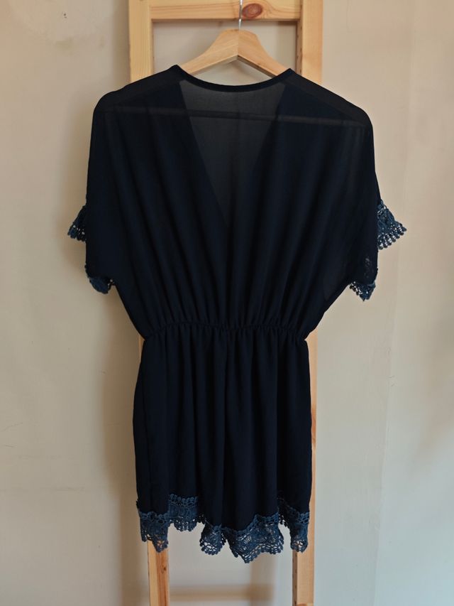 Mono azul marino con encaje