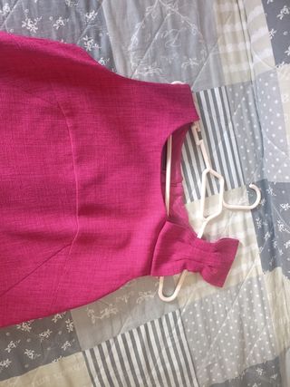 Vestido de fiesta rosa con lazo 