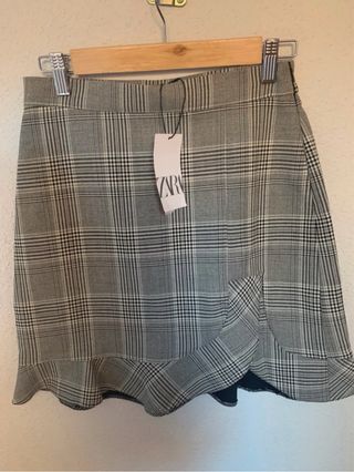 Falda de cuadros gris y blanco