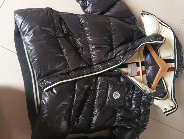 Cazadora Moncler Negra Sin Estrenar